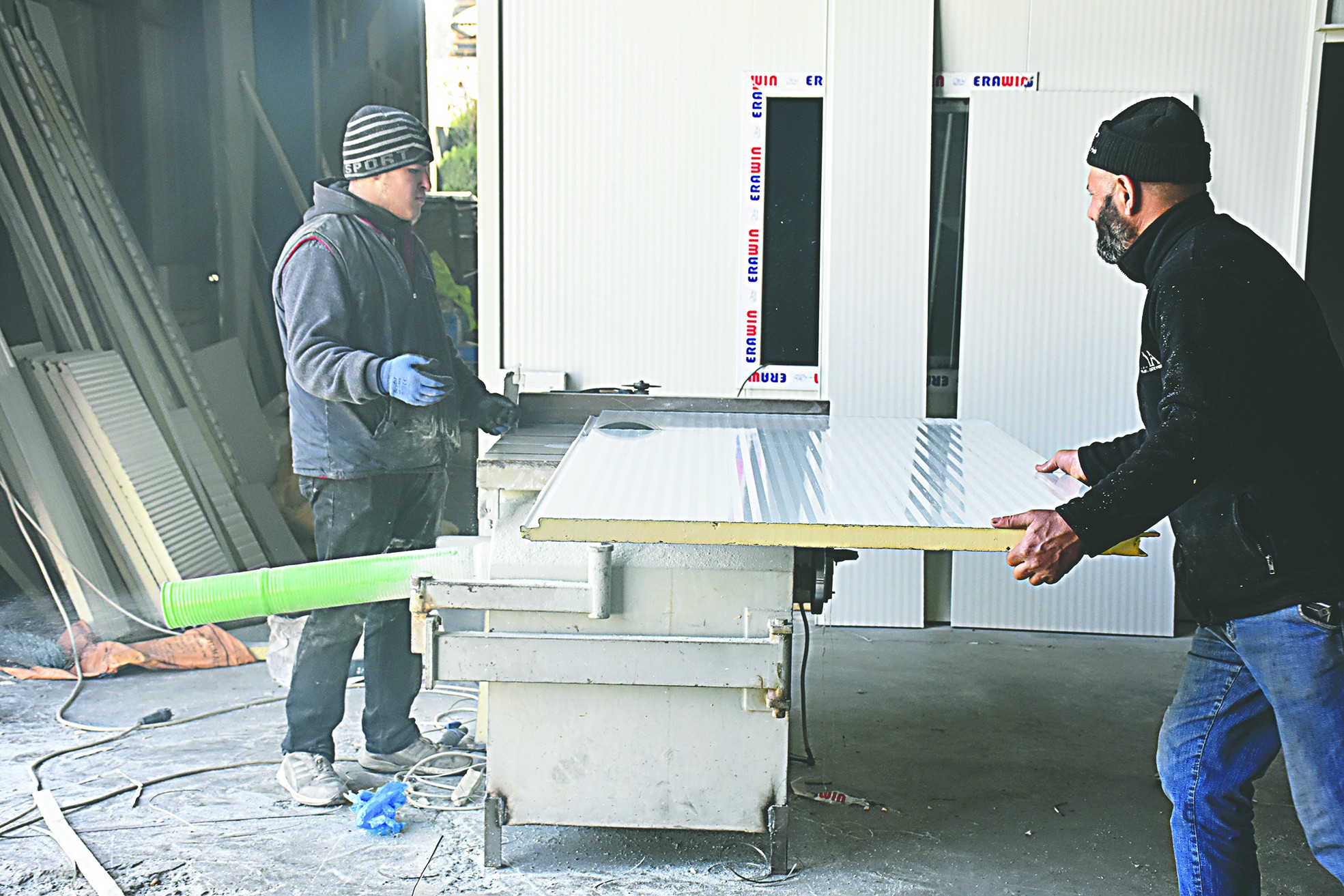 Depremzedeler için konteyner üretmeye yoğunlaştılar