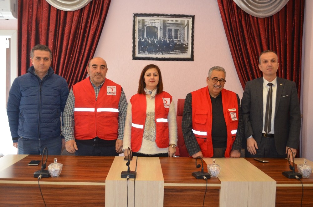 Depremzedeler için yardım kampanyası 