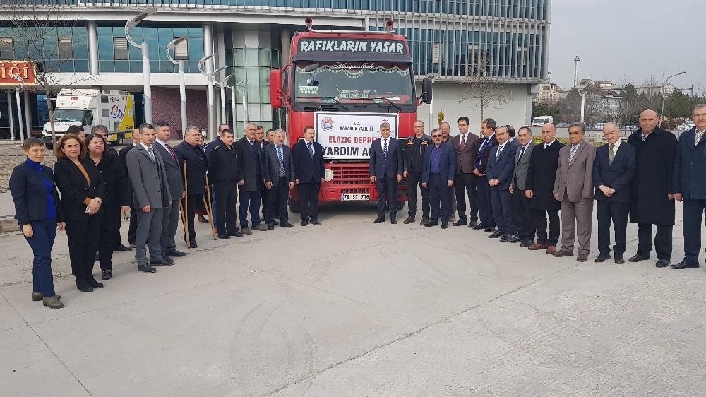 Depremzedelere ‘gıda’ yardımı taşıyan 4. tır yola çıktı 