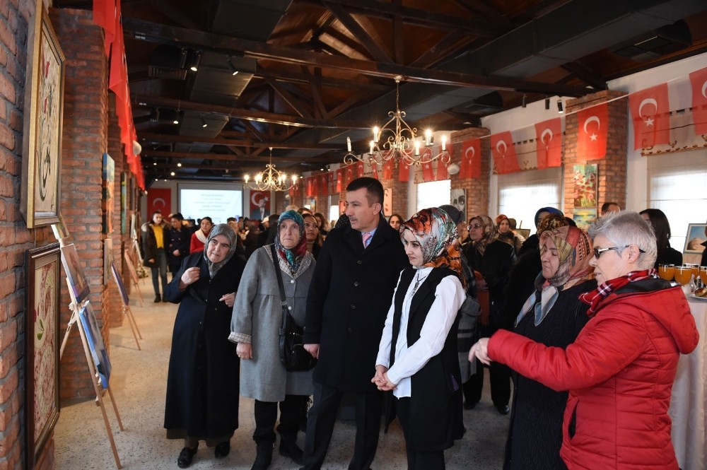 Depremzedelere destek sergisinde satış rekoru 