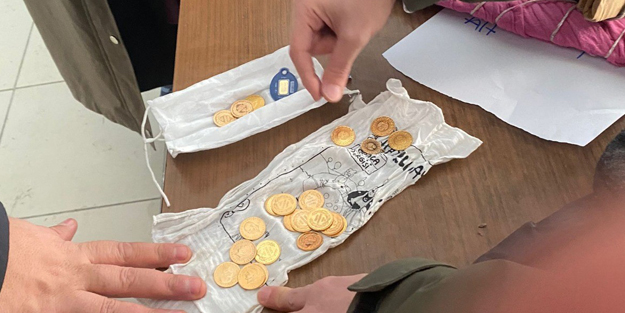 Depremzedelere gönderilen yorganın içinden çok sayıda altın çıktı