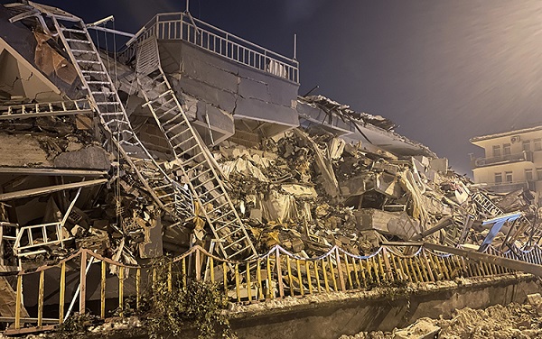 Depremzedelere yardım bahanesiyle bakın ne yapmışlar! Hainliğin böylesi görülmedi