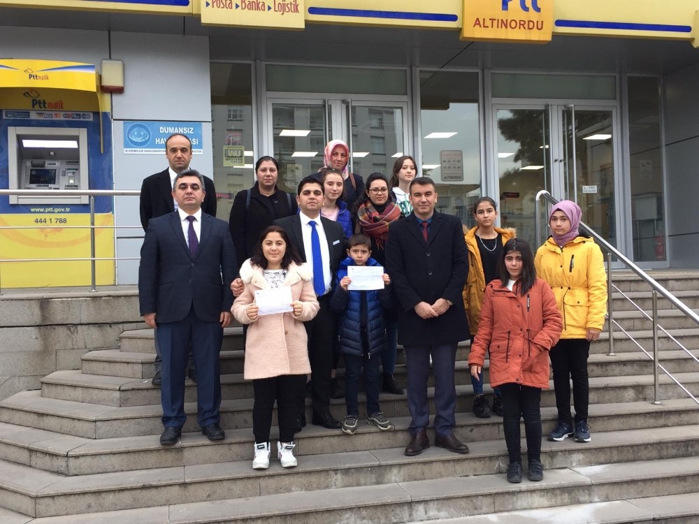 Depremzedelere yardımlar sürüyor 