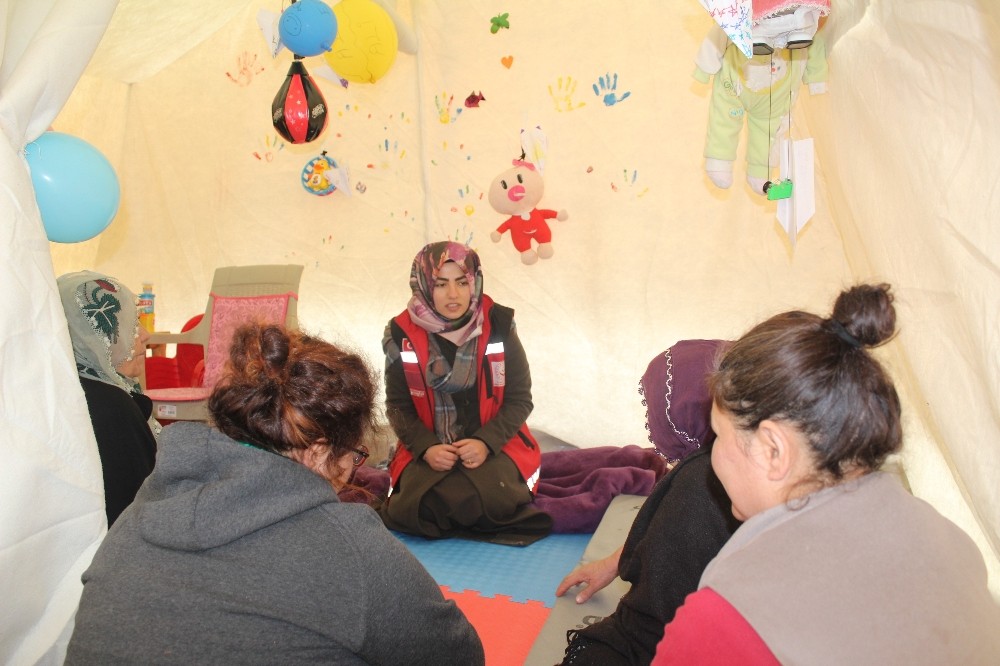 Depremzedelere yönelik psikososyal eğitim sürüyor 