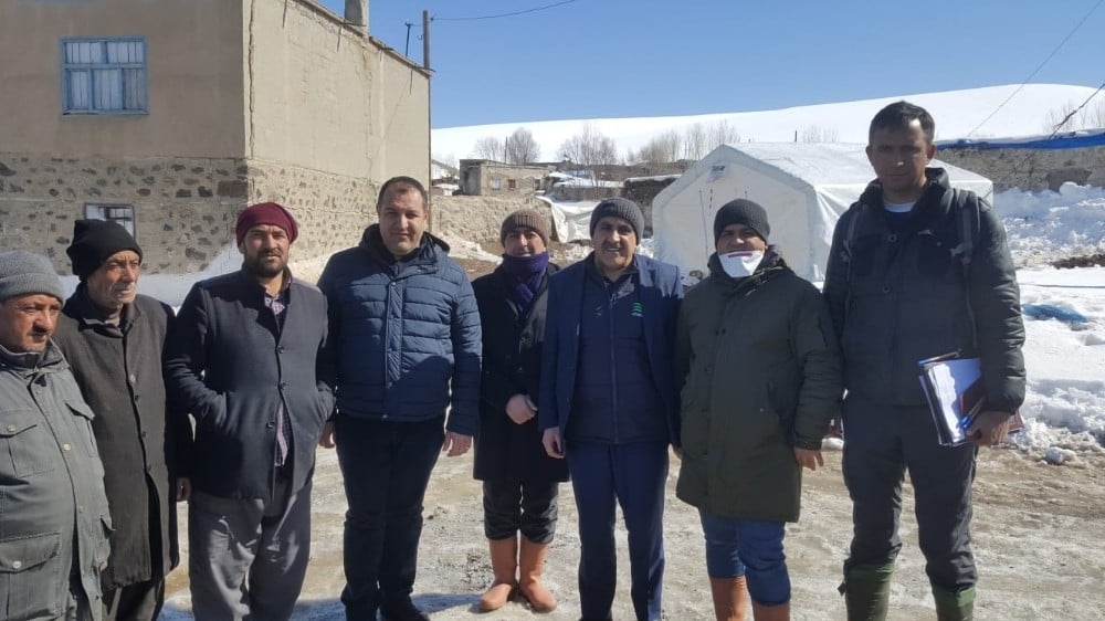 Depremzedelerin yaraları sarılıyor 