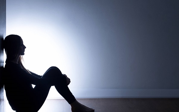 Depresyonla mücadele eden bir kişiye nasıl yaklaşmak gerekir?