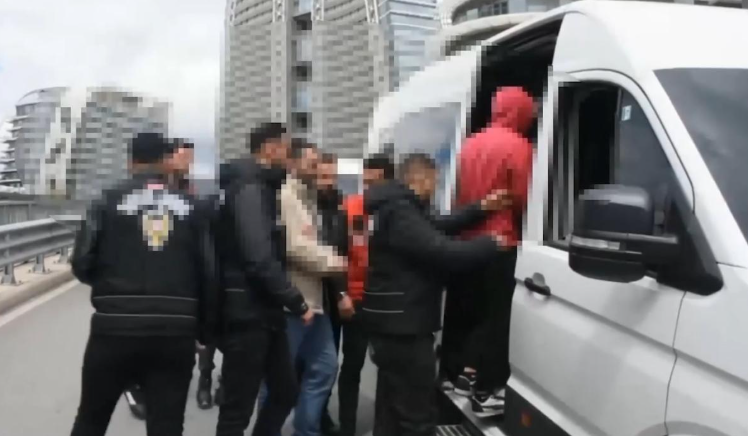 Derbi biletlerini Telegram'da satan şebeke yakayı ele verdi! Karaborsa operasyonunda 5 tutuklama!