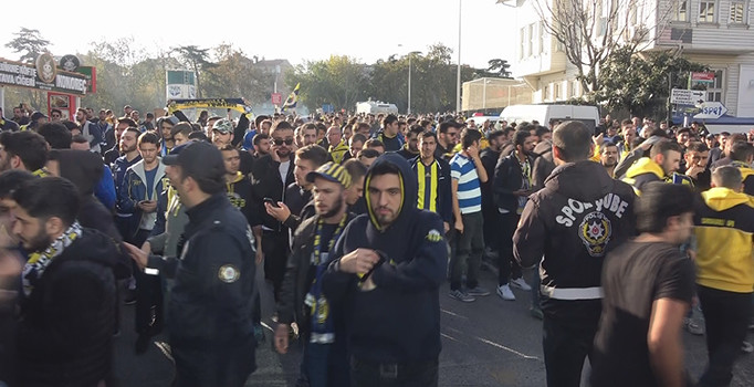 Derbi için Fenerbahçeli taraftarlar yola çıktı