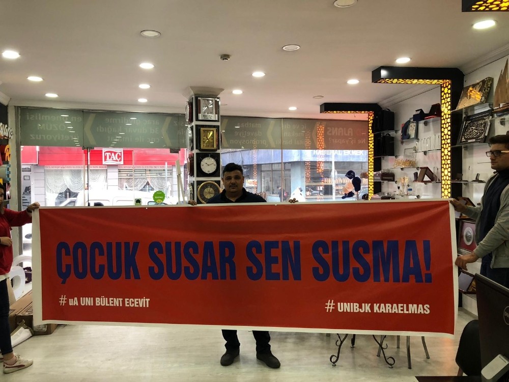Derbi maçı öncesinde anlanlı pankart 