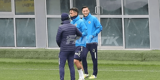 Derbi öncesi dikkat çeken kare!