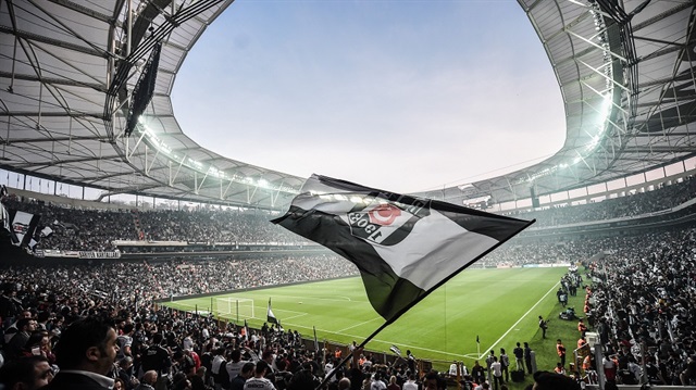 Derbi öncesi iki taraftar gizlice stada girdi