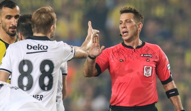 Derbi sonrası gerginlik! Küfür sonrası kırmızı kart...