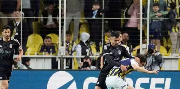 Derbi tarihinde bir daha kolay kolay yaşanmaz... Fenerbahçe tribünlerinden sürpriz hareket!