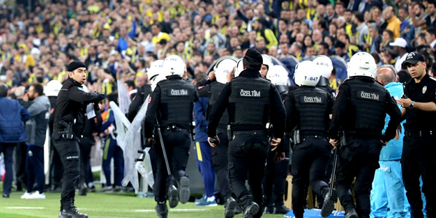 Derbi yarıda kaldı! Fenerbahçe hükmen...