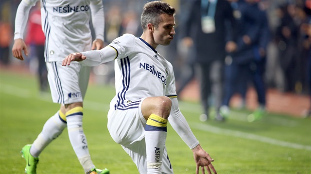 Derbide gözler Robin van Persie'de olacak