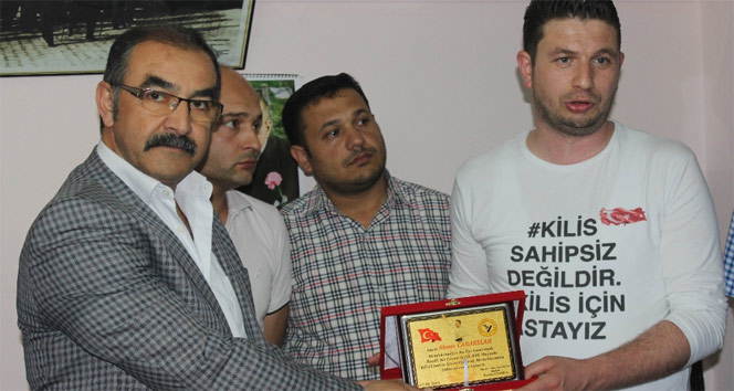 Derbide sahaya inen taraftara plaket !