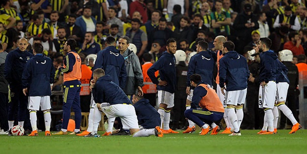 Derbinin faturası ağır oldu! 3-0 hükmen yenik ve saha kapama...