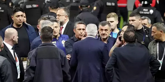 Derbinin olaylı adamı hakkında bomba karar! Ali Koç'un yüzüne söyledi: Pazarlık yapmam: Gündeme oturacak açıklama…