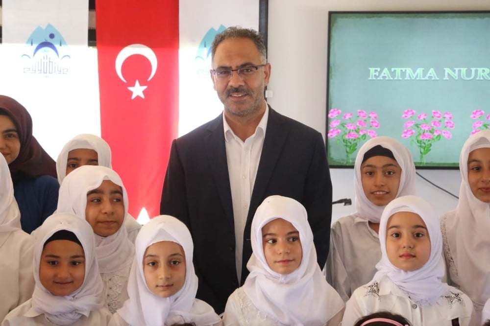 Dereceye giren öğrencilerle buluştu 
