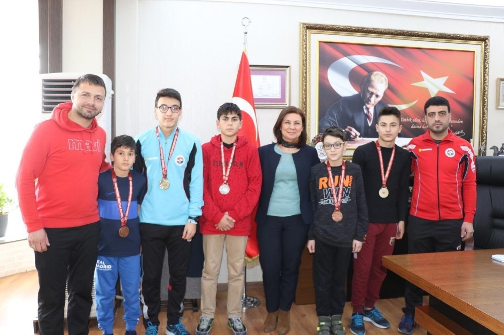 Dereceye giren sporculardan Köse’ye ziyaret 