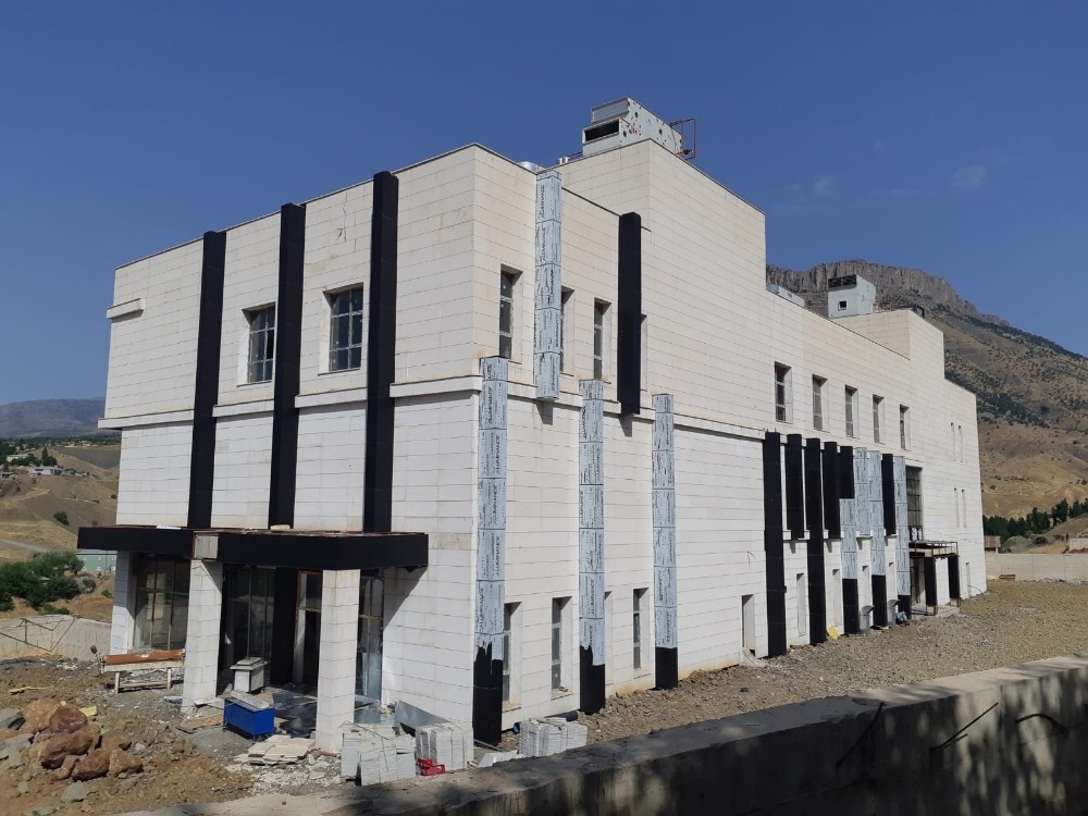 Derecik Devlet Hastanesi açılış için gün sayıyor 