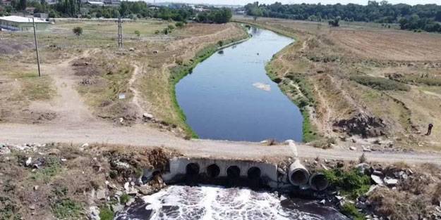 Dereden korkanlar evlerini terk ediyor