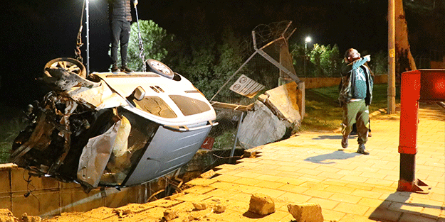 Dereye düştü! 2 kişi yaralandı