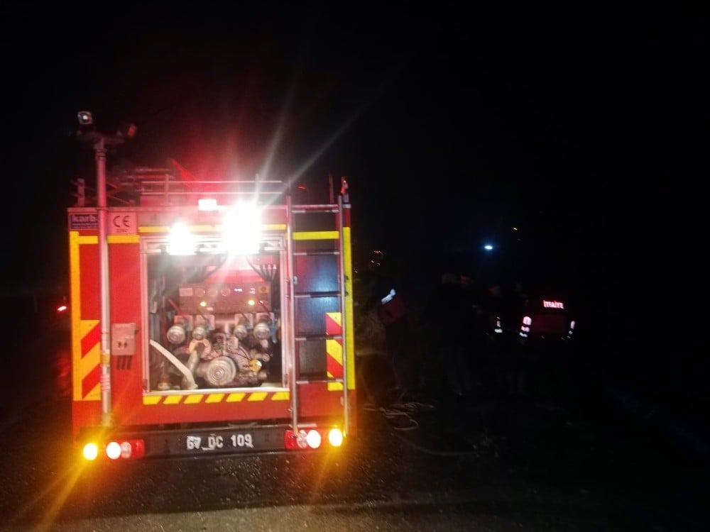 Dereye uçan araçtan kurtulan şoförü, emniyet kemeri kurtardı 