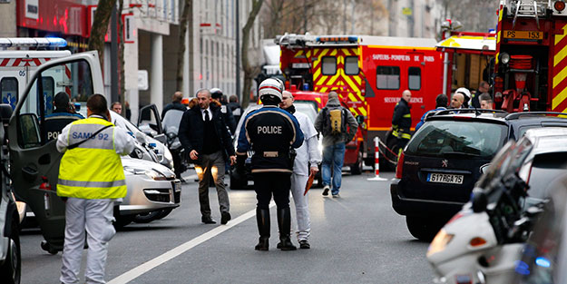 Dergi saldırısını araştıran komiser intihar etti
