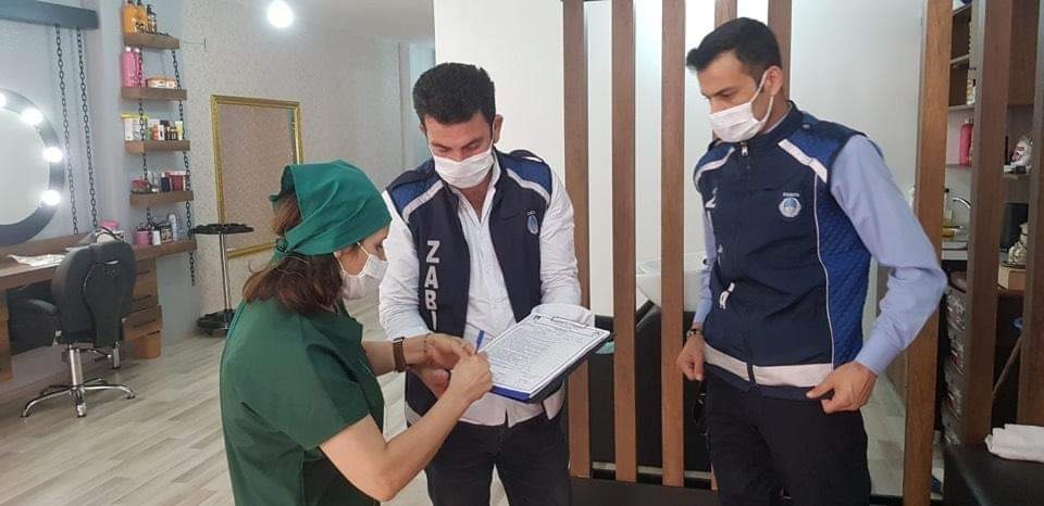 Derik’te berberler ve güzellik merkezleri denetlendi 