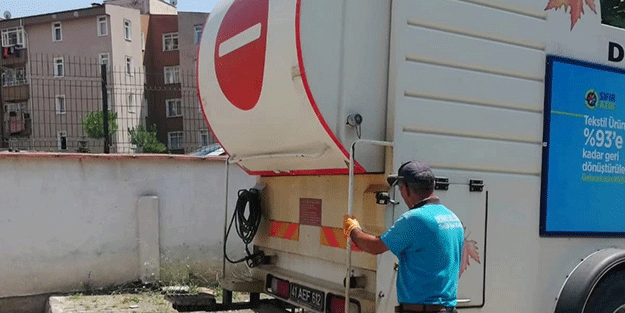 Derince'de çöp konteynerleri yıkanıyor