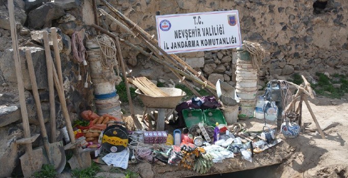 Derinkuyu’da kaçak kazı yapan 8 kişi enselendi