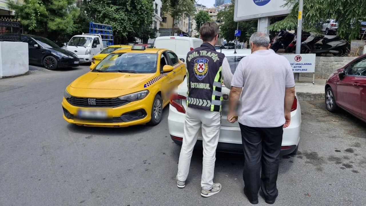 Ders olsun: Yolcu seçen taksiciye...