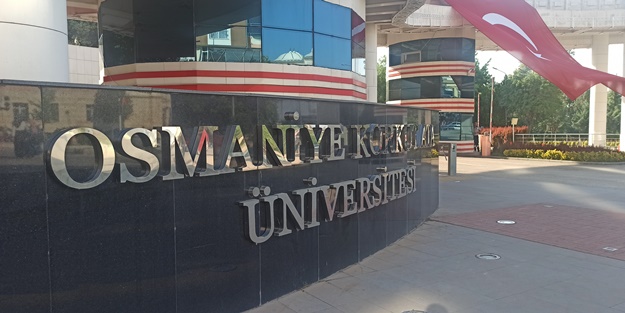 Ders sırasında kalp krizi geçiren öğretim üyesi hayatını kaybetti