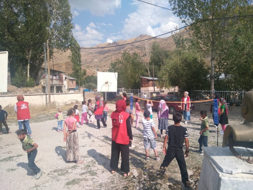 Ders zili çalmadan gönüllü zili çaldı 