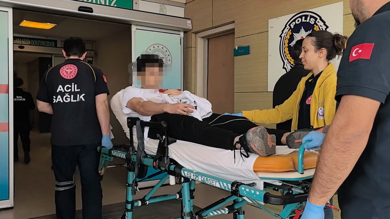 Dershanede bıçaklı şaka hastanede bitti!