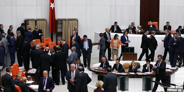 MHP'li Halaçoğlu'nun 'Dersim'de alt tarafı 5 bin kişi öldü' sözü Meclis'i karıştırdı