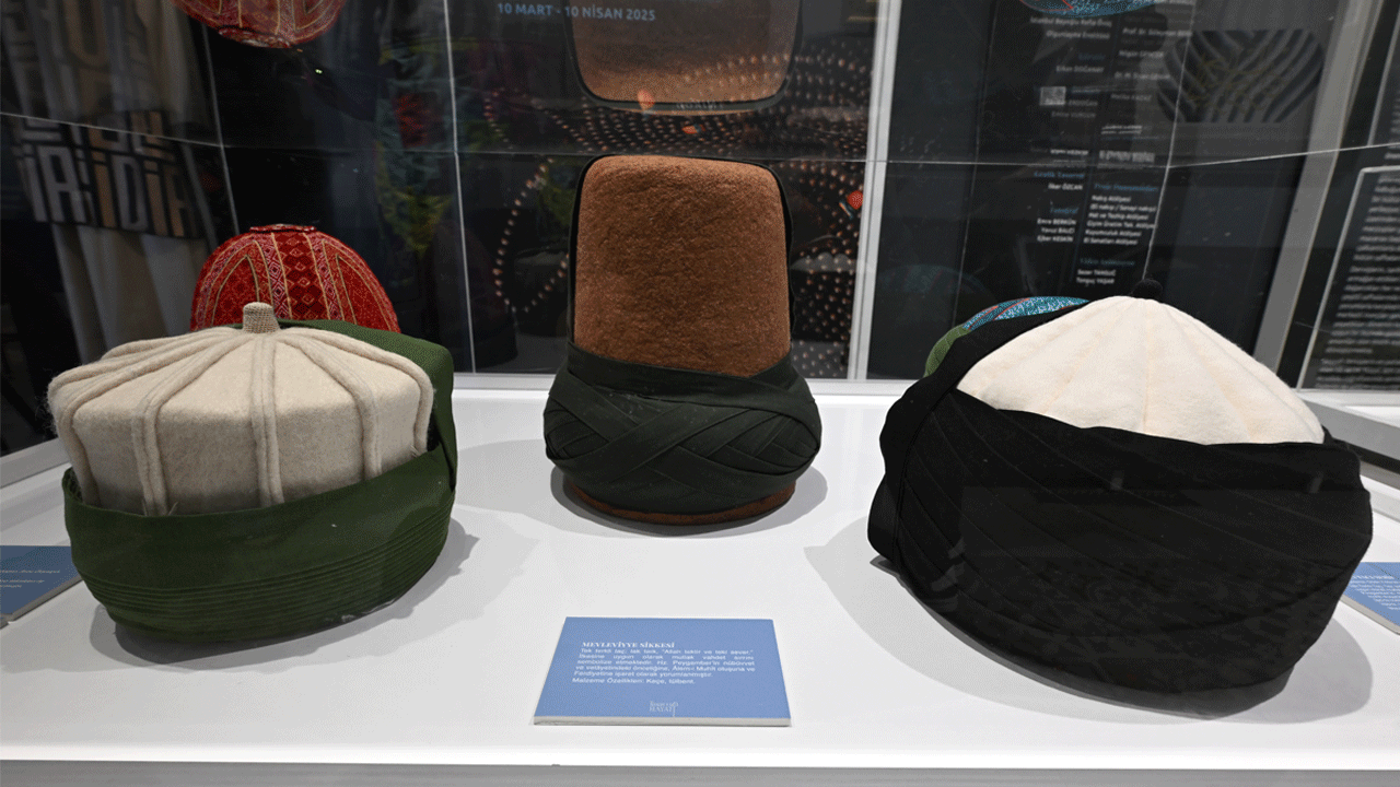 Dervişlik hırka ile taç değil, gönlünü derviş eden hırkaya muhtaç değil!