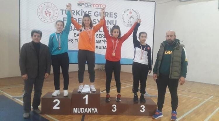 Derya Nur güreşte Türkiye şampiyonu 