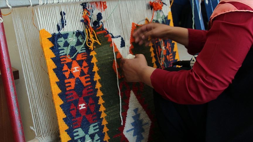 Desenleri anlamlar taşıyan Şarkışla kilimine coğrafi işaret