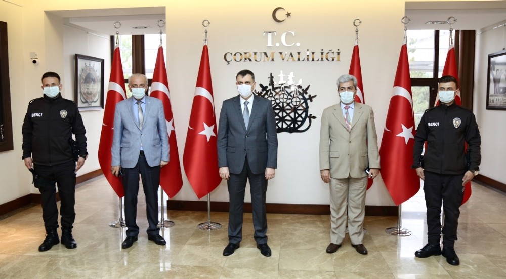 Destek isteyen polislerin yardımına taksi tutarak giden bekçilere başarı belgesi 