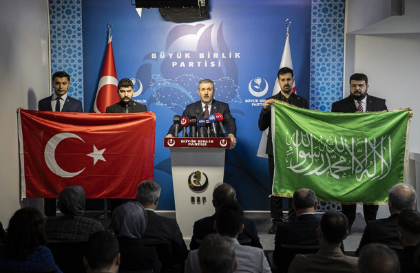 Destici'den 'Kelime-i Tevhid'li basın toplantısı: Vazgeçmeyiz