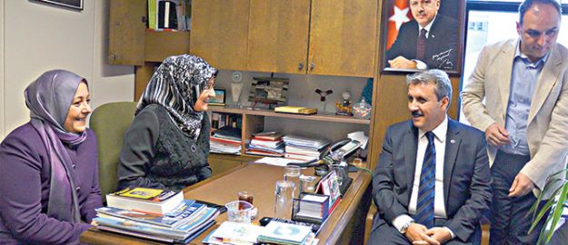 Destici’den başörtülü vekillere ziyaret
