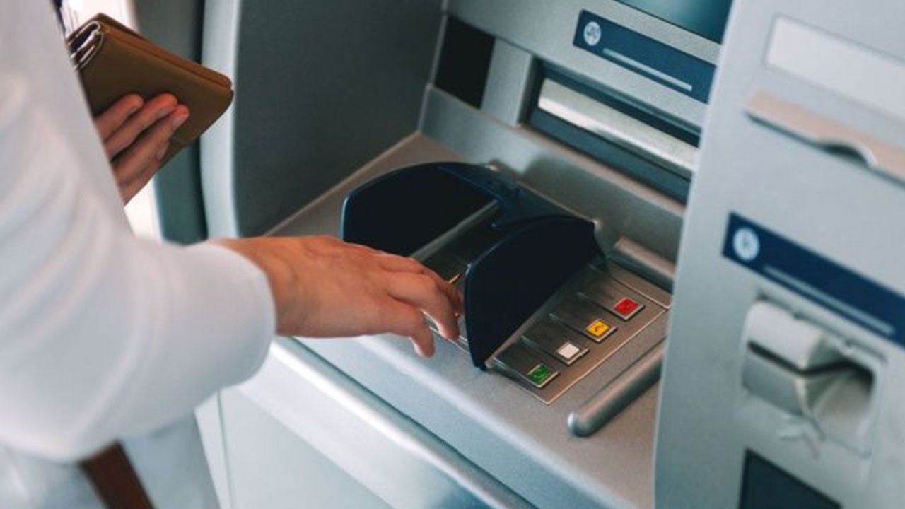 Dev banka 15 bin kişiyi işten çıkaracak! Karara herkes tepkili