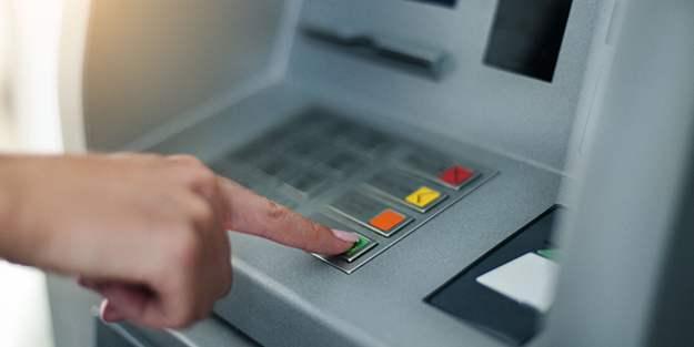 Dev banka 1800 şubesini bir anda kapatma kararı aldı! Müşterileri koşa koşa bankaya gidiyor