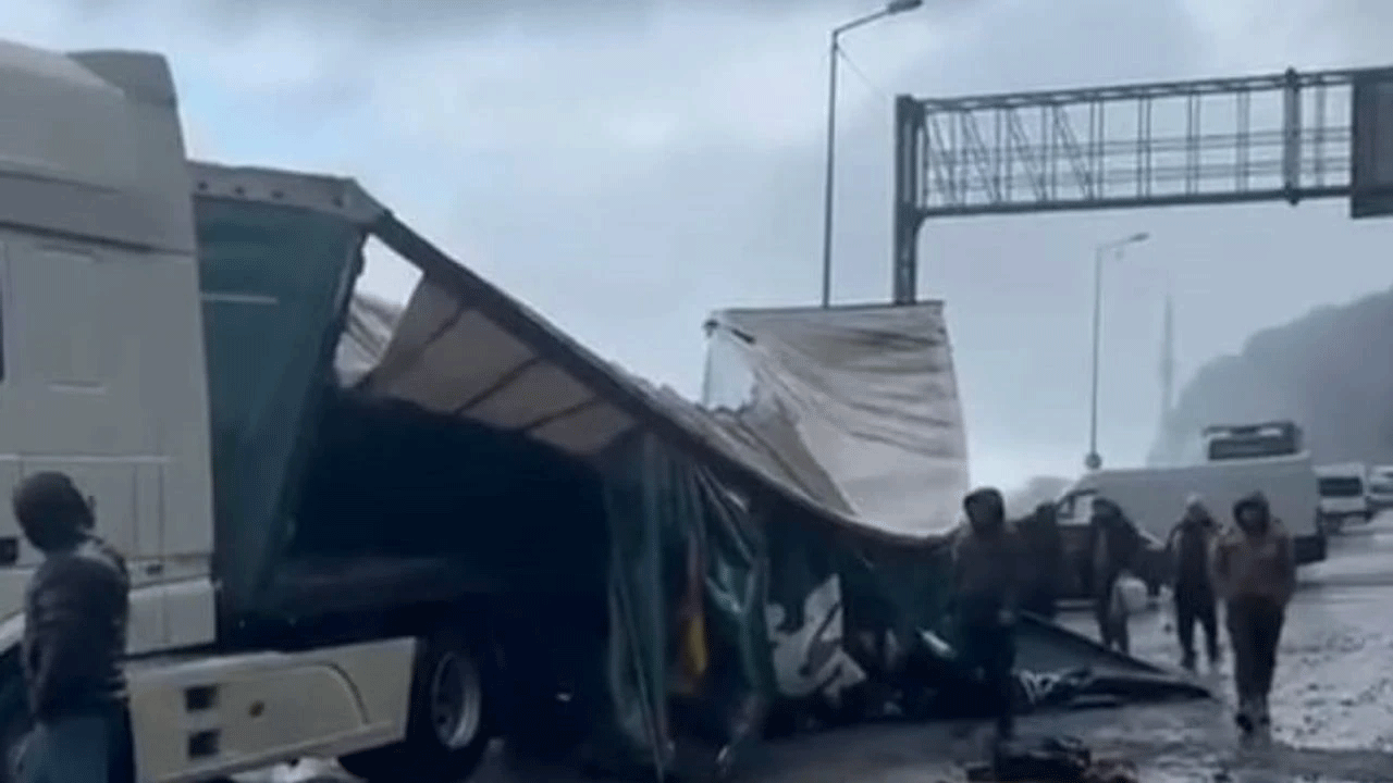 Dev dalgalar tırı böyle parçaladı!