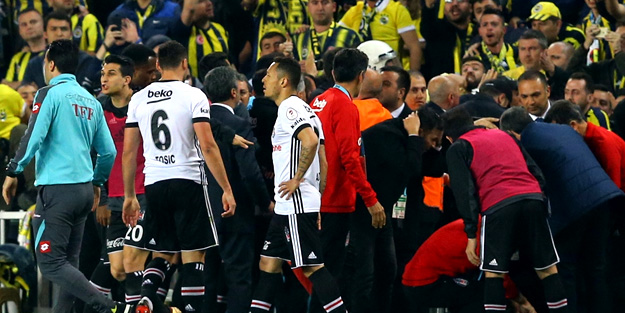 Şenol Hoca'nın kafası yarıldı