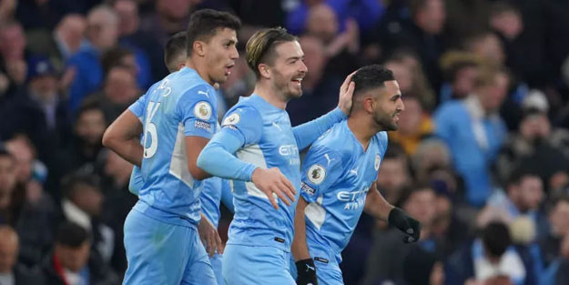 Dev derbide Manchester City, Manchester United'ı devirdi