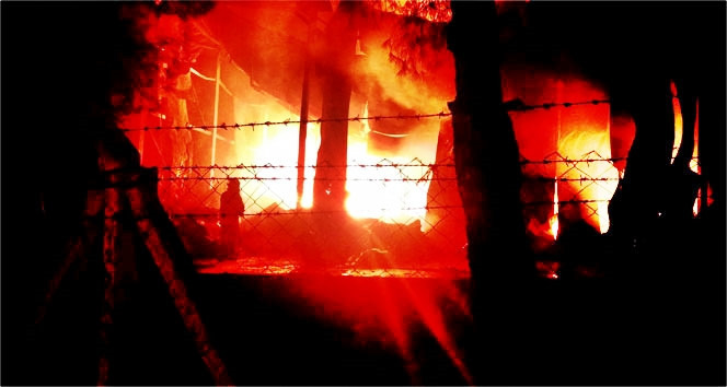 Dev fabrika cayır cayır yandı!