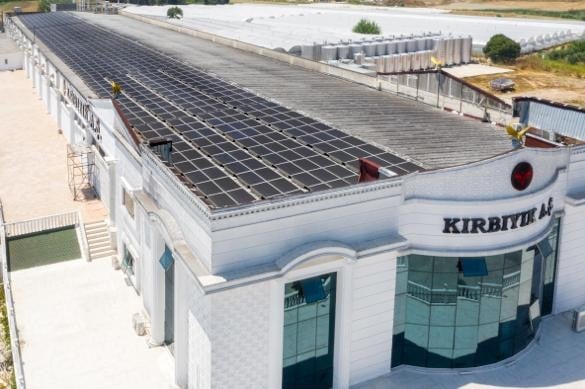 Dev fabrika, enerjisini güneşten alıyor 